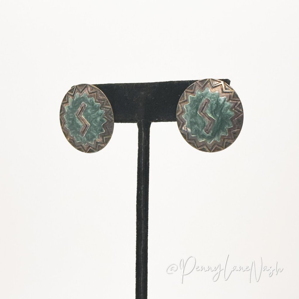Vintage Silver Plated Small Plate with Letter Z Stud Earrings - Picture 6 of 6